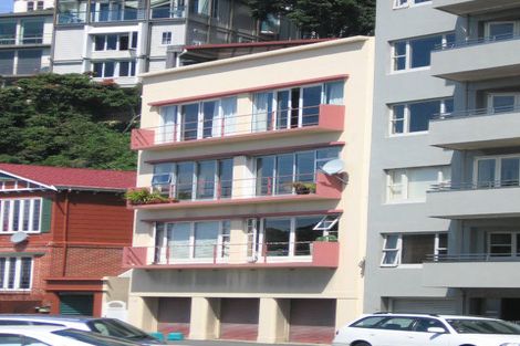 Photo of property in 2/118 Oriental Parade, Oriental Bay, Wellington, 6011