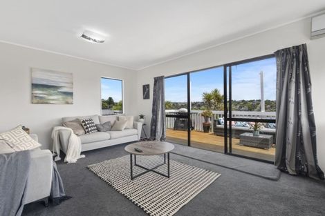 Photo of property in 2/7 Arran Road, Browns Bay, Auckland, 0630