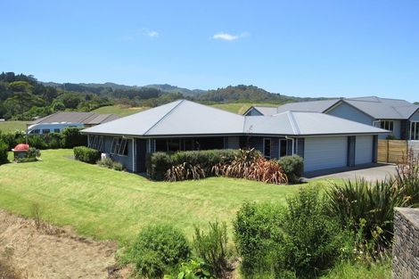 Photo of property in 32 Victoria Street, Coromandel, 3506