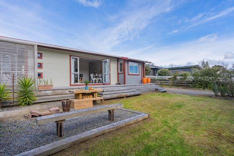 Photo of property in 52 Rutherford Drive, Waikanae Beach, Waikanae, 5036