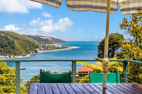 Photo of property in 42 Ferry Road, Days Bay, Lower Hutt, 5013