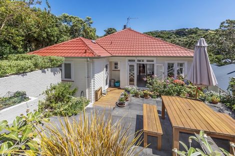 Photo of property in 9 Kellsmere Crescent, Island Bay, Wellington, 6023