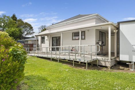 Photo of property in 15 Station Street, Woodville, 4920