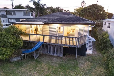 Photo of property in 3 Moffat Road, Red Beach, 0932