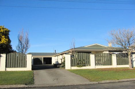 Photo of property in 9 Church Street, Winton, 9720