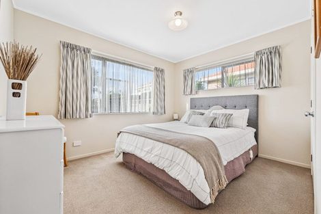 Photo of property in 72 Marina View Drive, West Harbour, Auckland, 0618