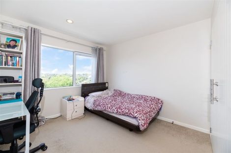 Photo of property in 20a Orton Street, Glenfield, Auckland, 0627