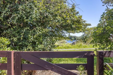 Photo of property in 14 Hastings Street, Waikanae Beach, Waikanae, 5036