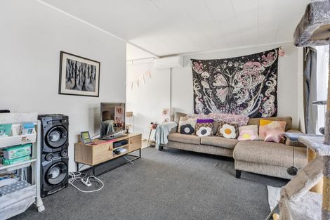 Photo of property in 22 Cook Street, Marfell, New Plymouth, 4310