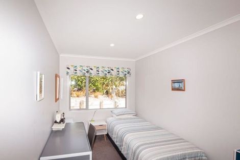 Photo of property in 20 The Fjord, Aotea, Porirua, 5024