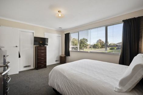 Photo of property in 2 Palliser Place, Milson, Palmerston North, 4414