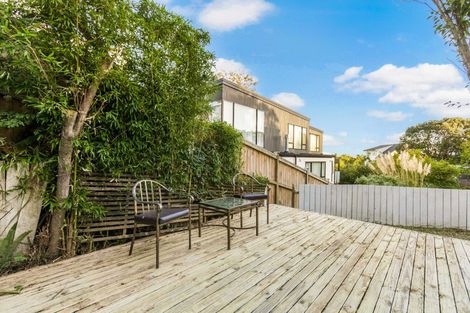 Photo of property in 2/78 Seaview Road, Castor Bay, Auckland, 0620