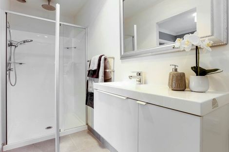 Photo of property in 28 Harbour View Road, Te Atatu Peninsula, Auckland, 0610