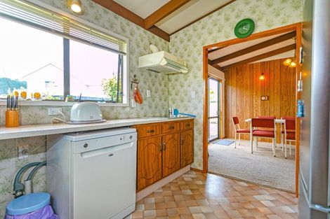 Photo of property in 106 Waverley Place, Whangamata, 3620