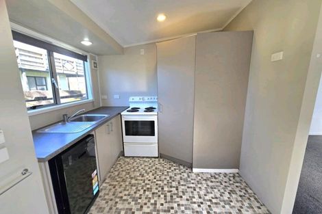 Photo of property in 5 Clayburn Road, Glen Eden, Auckland, 0602