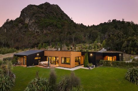 Photo of property in 42 Tui Drive, Mount Creighton, Queenstown, 9371