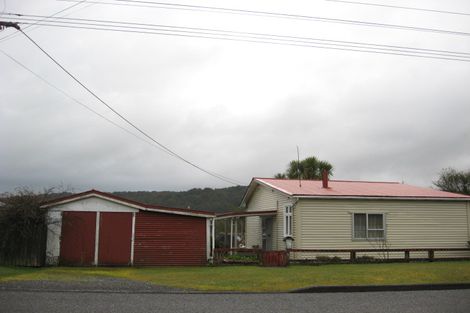 Photo of property in 73 Omapere Street, Dobson, Greymouth, 7805