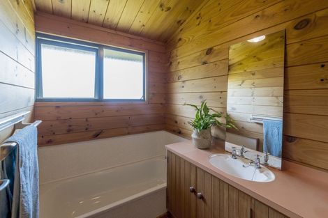 Photo of property in 10 Toroa Road, Otaihanga, Paraparaumu, 5036