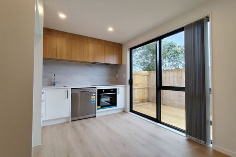 Photo of property in 4/76 Mcleod Road, Te Atatu South, Auckland, 0610