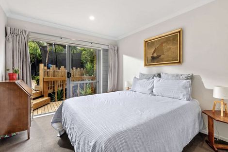 Photo of property in 70 Rising Parade, Fairview Heights, Auckland, 0632