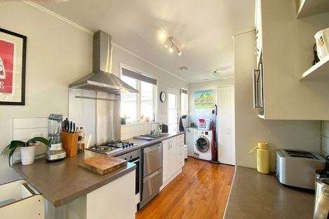 Photo of property in 17 Thomas Avenue, Te Atatu Peninsula, Auckland, 0610