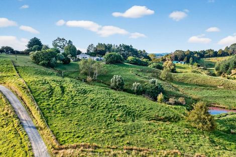 Photo of property in 311 Franklin Road, Paparoa, 0571