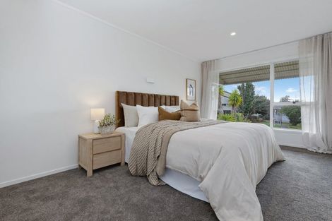 Photo of property in 2/33 Butterworth Drive, Glendene, Auckland, 0602
