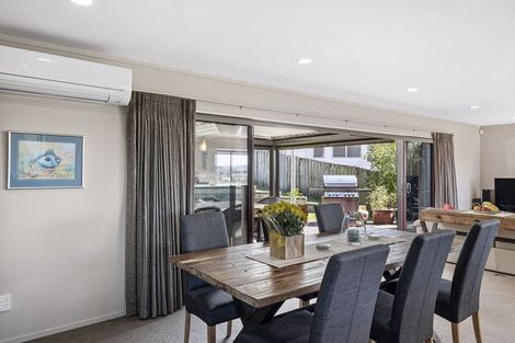 Photo of property in 15 Ballini Rise, West Harbour, Auckland, 0618