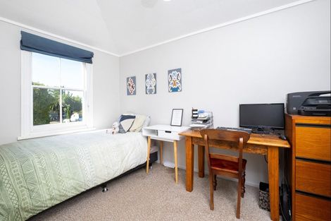 Photo of property in 2 Kaweka Place, Havelock North, 4130