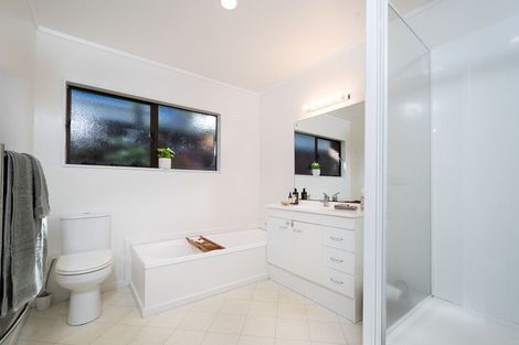 Photo of property in 1/11 Javelin Place, West Harbour, Auckland, 0618
