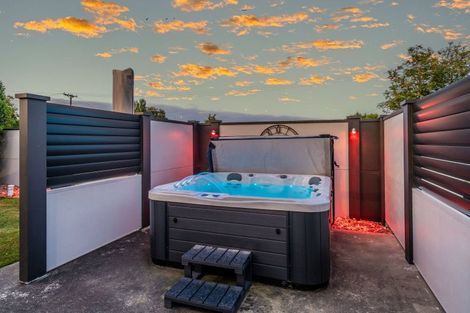 Photo of property in 82 Dalwharn Street, Wallacetown, 9816