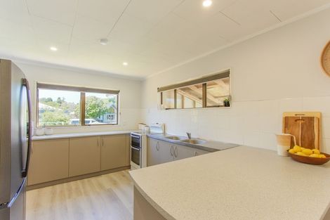 Photo of property in 99 Aquarius Drive, Kawaha Point, Rotorua, 3010