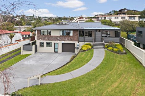 Photo of property in 32 Amante Crescent, Mairangi Bay, Auckland, 0630