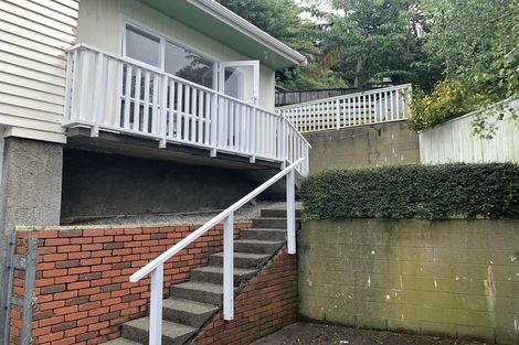 Photo of property in 7b Taka Grove, Normandale, Lower Hutt, 5010