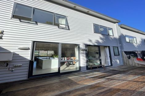 Photo of property in 2/4 Mcquoid Place, Glenfield, Auckland, 0629