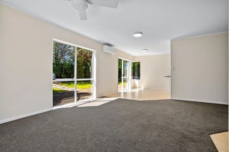 Photo of property in 11 Randwick Place, Randwick Park, Auckland, 2105