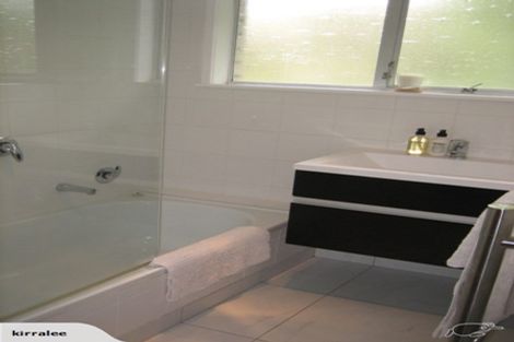 Photo of property in 3/200 Te Atatu Road, Te Atatu South, Auckland, 0610