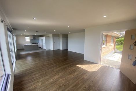 Photo of property in 18 Fairway Avenue, Red Beach, 0932