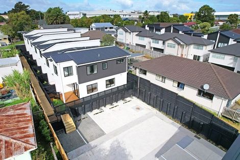 Photo of property in 3/29 Tudor Road, Henderson, Auckland, 0610