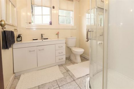 Photo of property in 130 Boord Crescent, Kumeu, 0891