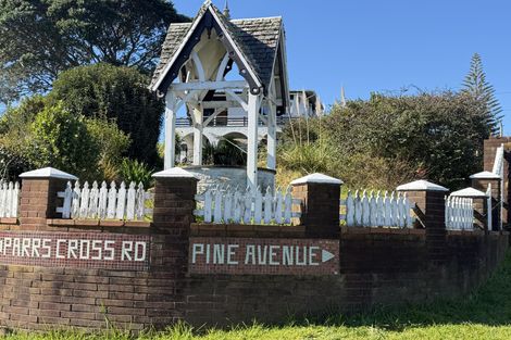 Photo of property in 16 Parrs Cross Road, Henderson, Auckland, 0612