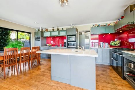 Photo of property in 13 Seagate Place, Red Beach, 0932