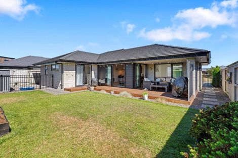 Photo of property in 10 Stevenson Drive, Papamoa, 3118