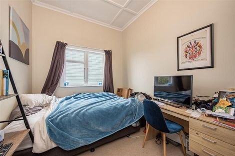 Photo of property in 80 Kelburn Parade, Kelburn, Wellington, 6012