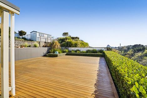 Photo of property in 28 Pararewa Drive, Whalers Gate, New Plymouth, 4310