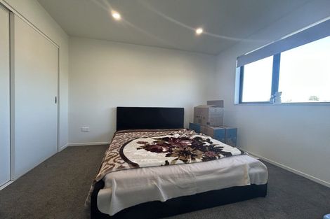 Photo of property in 1/106 Triangle Road, Massey, Auckland, 0614