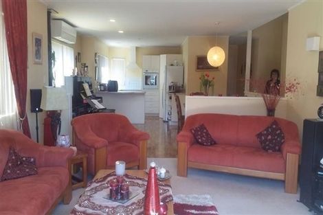 Photo of property in 25 Mallard Place, Unsworth Heights, Auckland, 0632