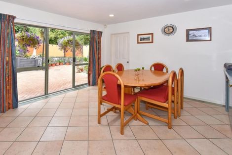Photo of property in 2/61 Ribbonwood Crescent, Goodwood Heights, Auckland, 2105
