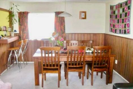 Photo of property in 41 Colchester Crescent, Newlands, Wellington, 6037