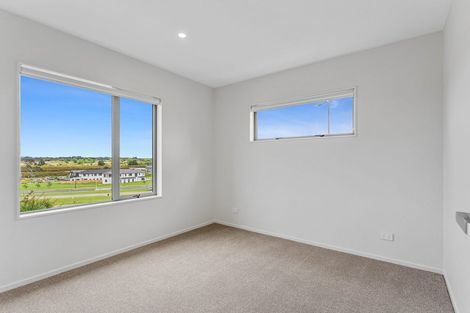 Photo of property in 39 Parkmore Drive, Rosehill, Papakura, 2113